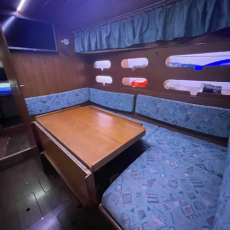 بوتيل El Velero