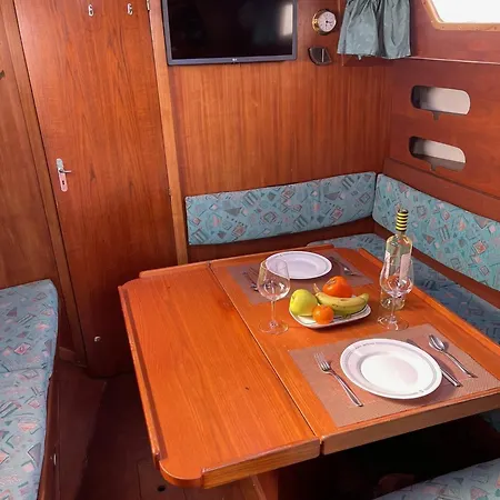 El Velero Puerto Calero