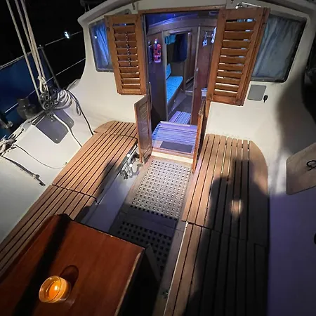 El Velero Hotel en barco *