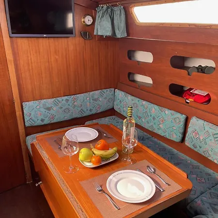 Hotel en barco El Velero